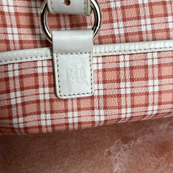 Lauren Ralph Lauren vintage barrel bag. wear and tear on buckles but great - Picture 5 of 7